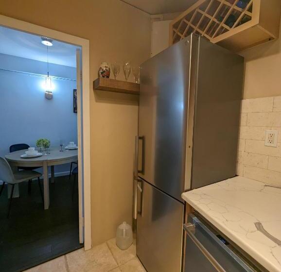 침실 1개 아파트, Fully Renovated Manhattan Gem