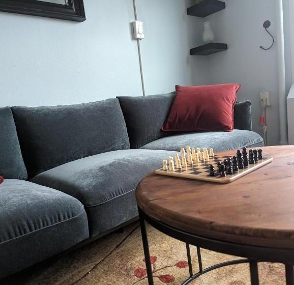 침실 1개 아파트, Fully Renovated Manhattan Gem