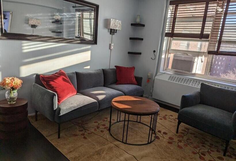 آپارتمان 1 خوابه, Fully Renovated Manhattan Gem