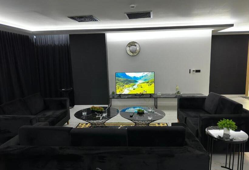 מיטת קינג בסוויטה, Kt Home Hotel & Apartments