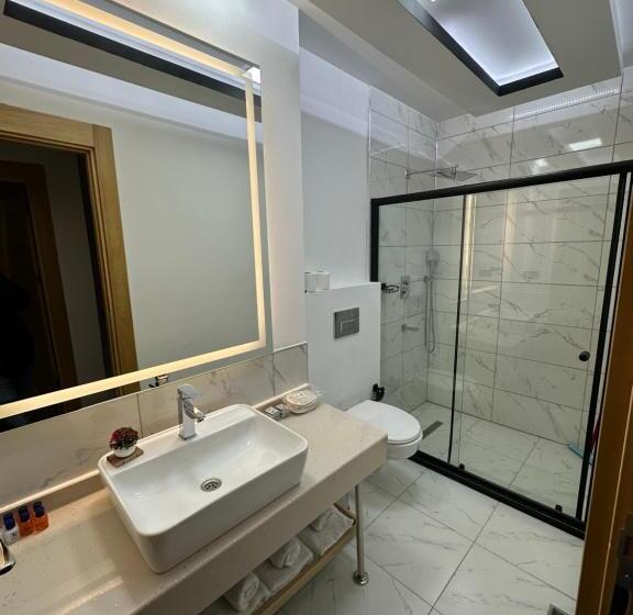 מיטת קינג בסוויטה, Kt Home Hotel & Apartments