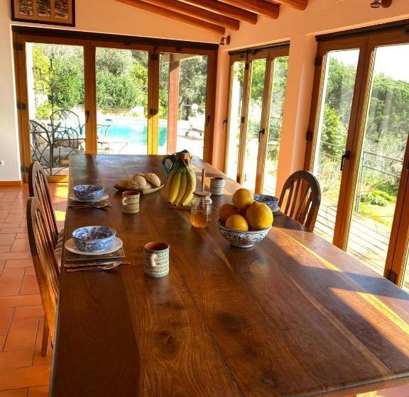 غرفة قياسية مطلّة علي حمام السباحة, Corgos Flores