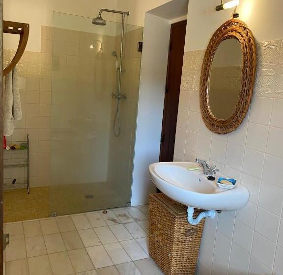 غرفة قياسية مطلّة علي حمام السباحة, Corgos Flores