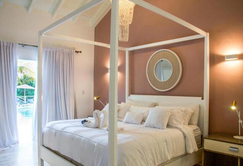 اتاق لوکس با تخت بزرگ, Villa Bikini