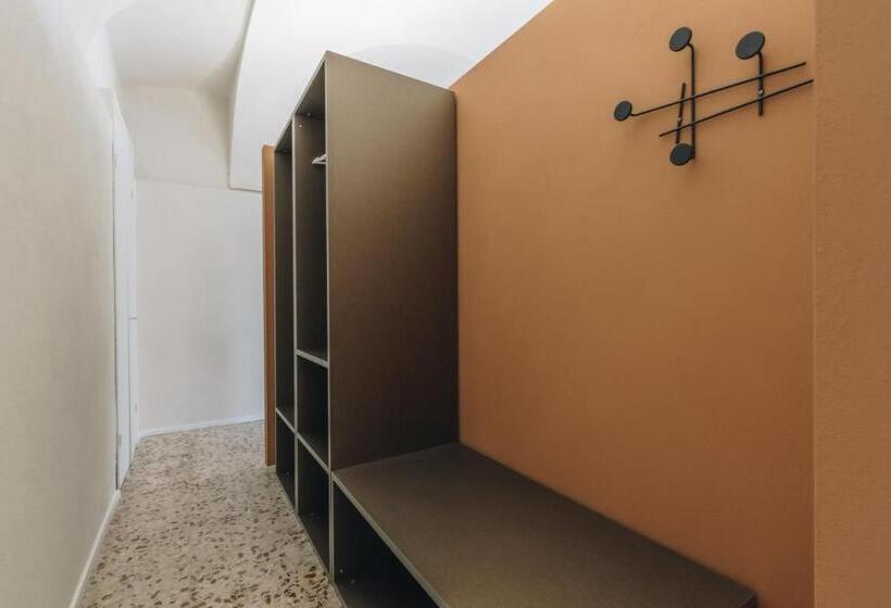 اتاق استاندارد چهار تخته, Foresteria Il Voltone