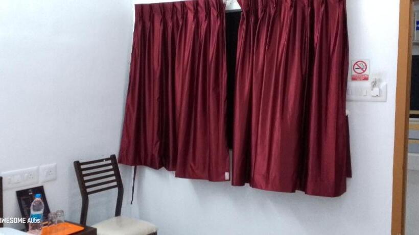 חדר אקונומי, Sky Residency Lodge