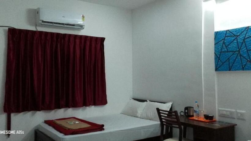 חדר סטנדרט לארבעה, Sky Residency Lodge