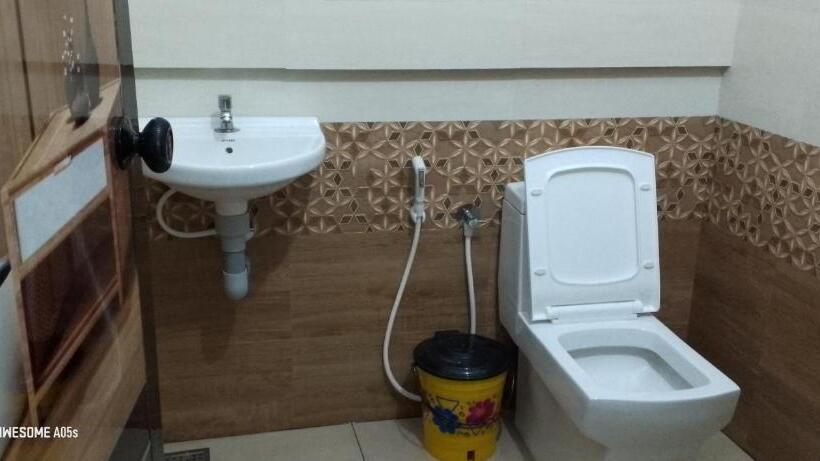 חדר סטנדרט לארבעה, Sky Residency Lodge