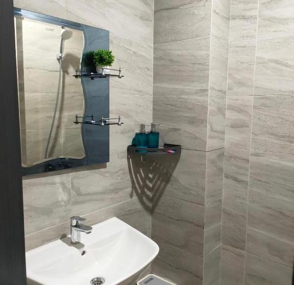 Студия Стандарт, Newly Renovated Apartement @ Collins Boulevard