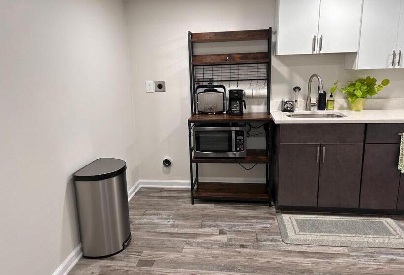 디럭스 룸, Luxurious Basement Guest Suite In Elkridge
