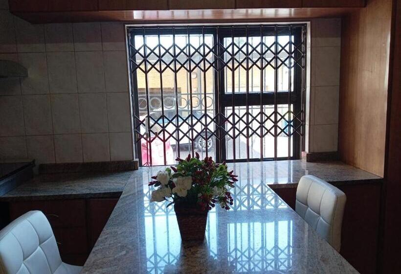 غرفة قياسية رباعية, Pearl Guest House Kempton Park