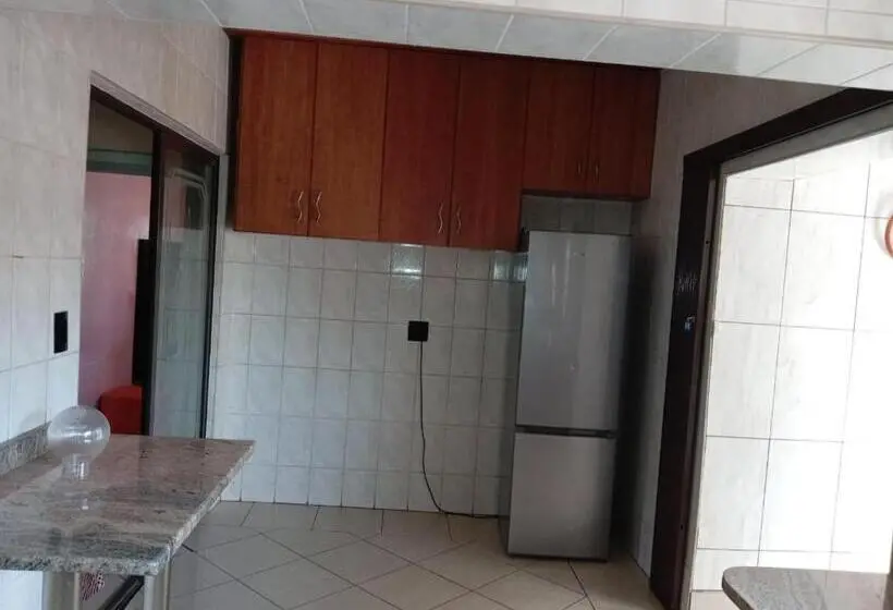 Standard Neljän Hengen Huone, Pearl Guest House Kempton Park