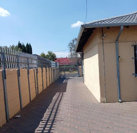 غرفة قياسية رباعية, Pearl Guest House Kempton Park