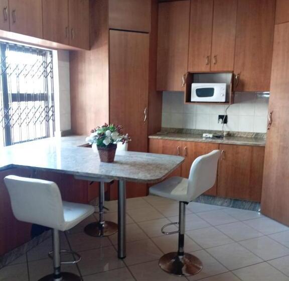 غرفة قياسية رباعية, Pearl Guest House Kempton Park