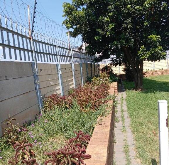 غرفة قياسية رباعية, Pearl Guest House Kempton Park