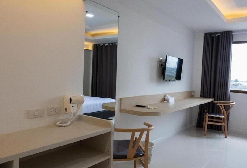 디럭스 룸, River Hotel   The Outstanding Venues Nakhon Pathom