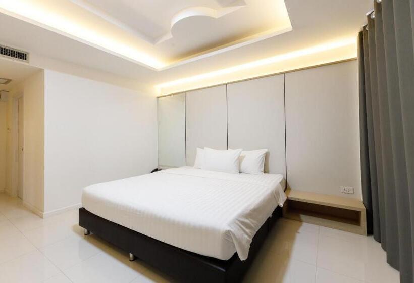 디럭스 룸, River Hotel   The Outstanding Venues Nakhon Pathom