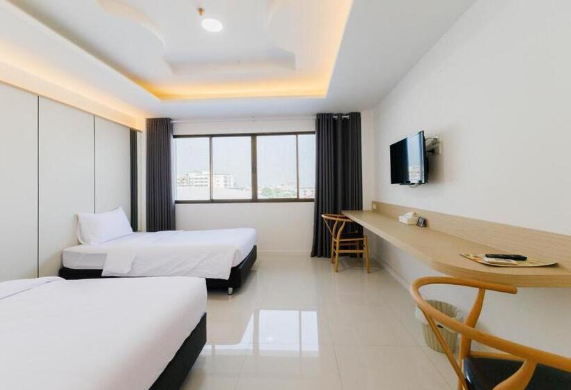 디럭스 룸, River Hotel   The Outstanding Venues Nakhon Pathom