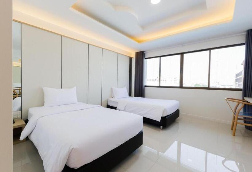 디럭스 룸, River Hotel   The Outstanding Venues Nakhon Pathom