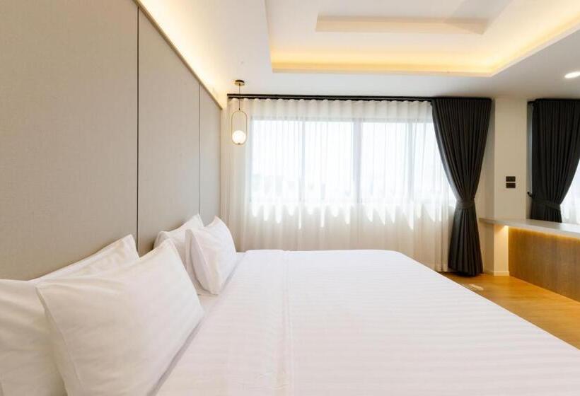 이그제큐티브 스위트, River Hotel   The Outstanding Venues Nakhon Pathom