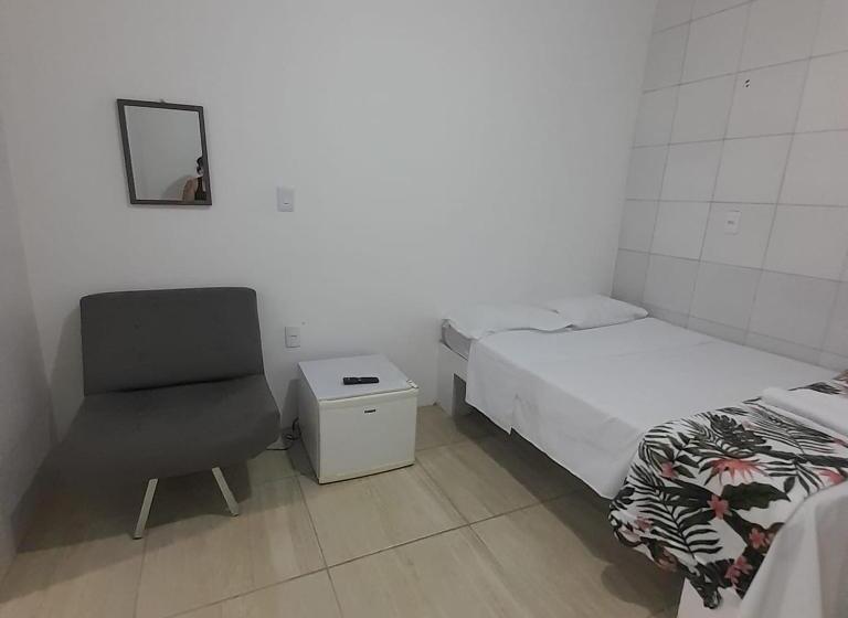 غرفة قياسية ثلاثية, Pousada Estelita