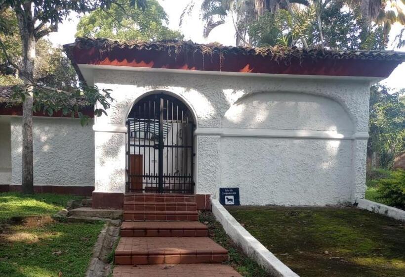 スタンダードトリプルルーム, Club Campestre El Bosque