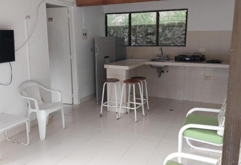 חדר משפחתי, Club Campestre El Bosque