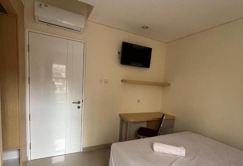 豪华房间, Urbanview Indria Inn Solo By Reddoorz