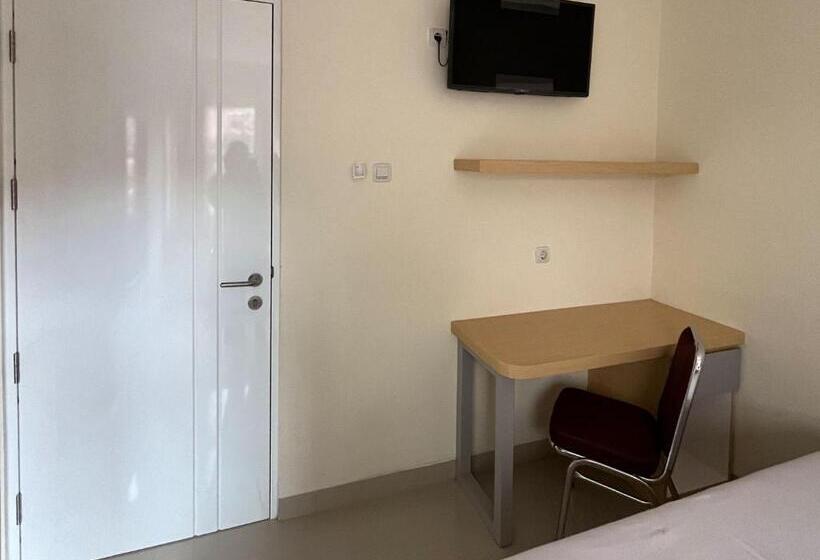 Номер Deluxe, Urbanview Indria Inn Solo By Reddoorz