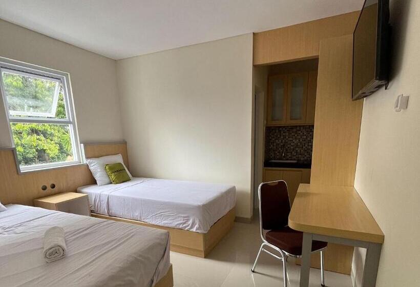 家庭间, Urbanview Indria Inn Solo By Reddoorz