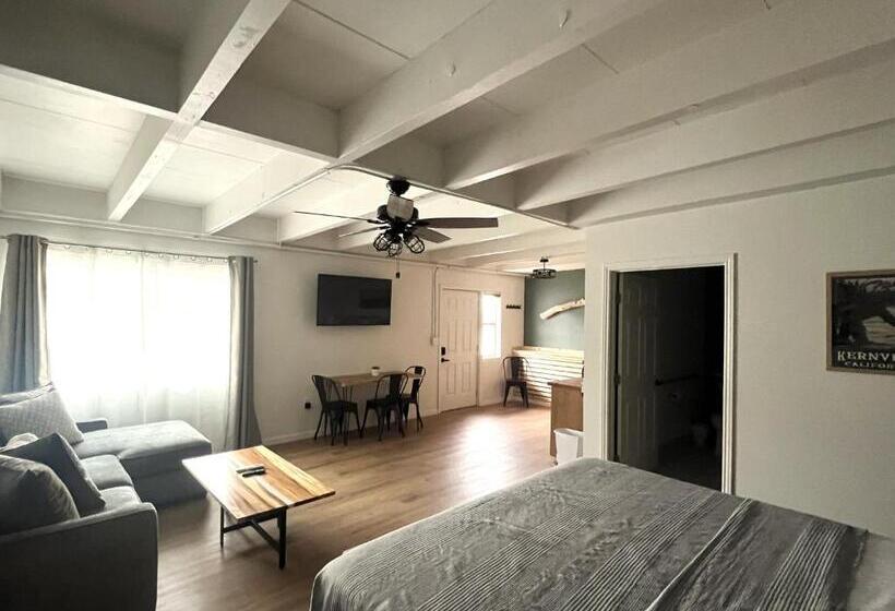 스탠다드 스튜디오 킹침대, Wofford Village Studios