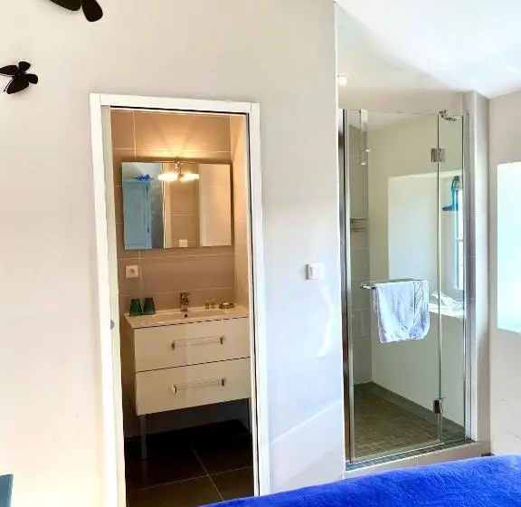 キングサイズベッドのスタンダードルーム, Aux Agapanthes, Maison D Hôtes Charentaise De Charme