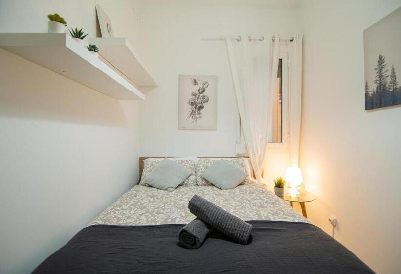 اتاق استاندارد با سرویس بهداشتی مشترک, Blai