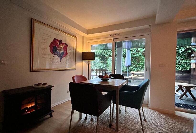 בונגלו משפחתי, Villa Park