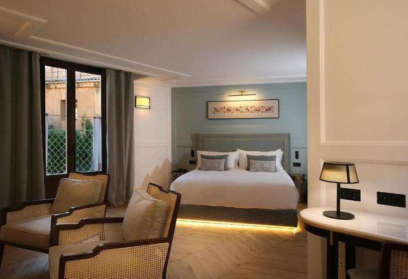 جناح جونيور, Eunice Hotel Gastronómico