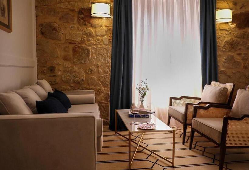 جناح جونيور, Eunice Hotel Gastronómico