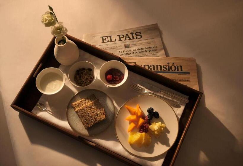 جناح جونيور, Eunice Hotel Gastronómico