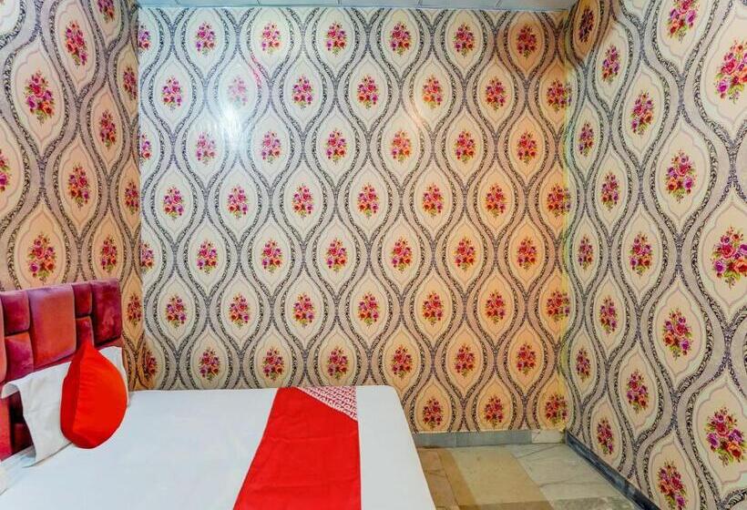 트리플 클래식 룸, Oyo Yadav Restaurant & Family Rooms