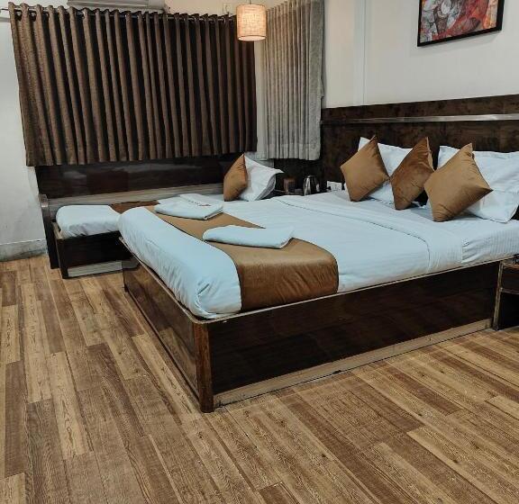 غرفة قياسية ثلاثية, Kiara Shirdi Park Inn