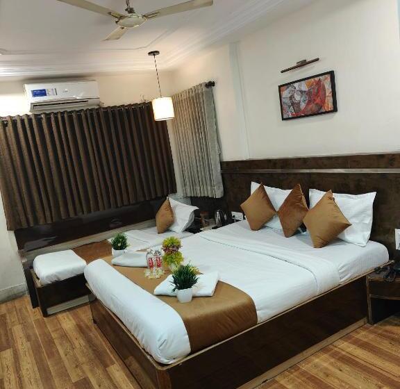 غرفة قياسية ثلاثية, Kiara Shirdi Park Inn