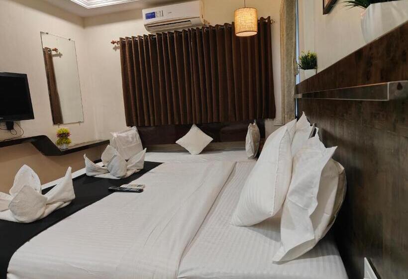 غرفة قياسية ثلاثية, Kiara Shirdi Park Inn