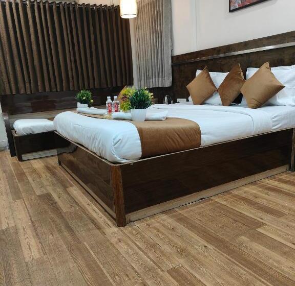 غرفة قياسية ثلاثية, Kiara Shirdi Park Inn