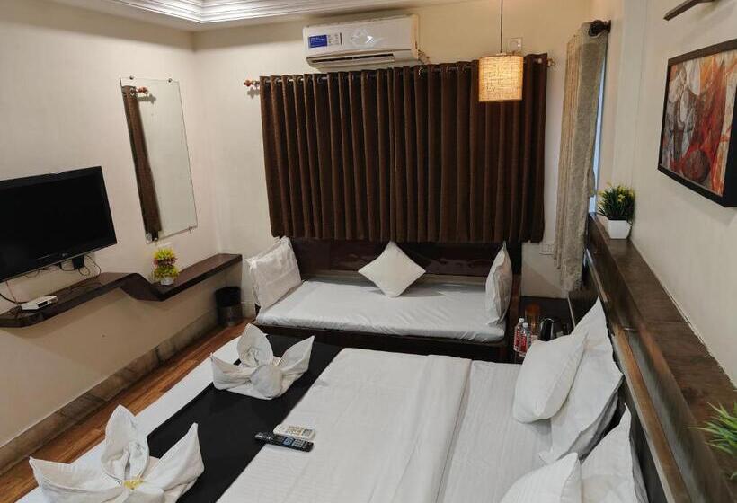 غرفة قياسية ثلاثية, Kiara Shirdi Park Inn