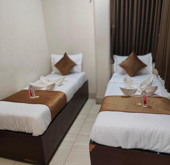 غرفة عائلية, Kiara Shirdi Park Inn