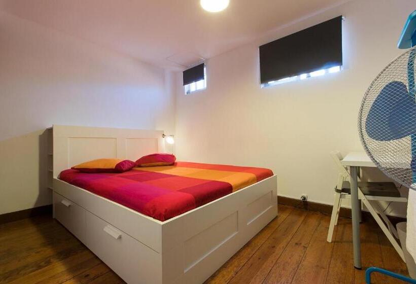 اتاق استاندارد با سرویس بهداشتی مشترک, Taipas Guest House