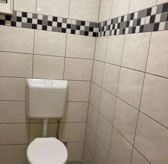 Huoneisto 2 Makuuhuonetta, Schulungszentrum Töplitz