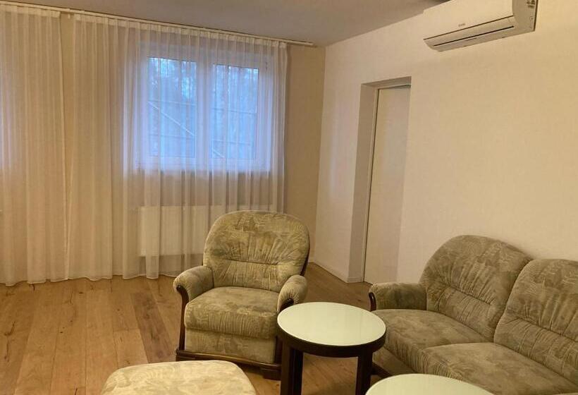 침실 2개 아파트, Schulungszentrum Töplitz