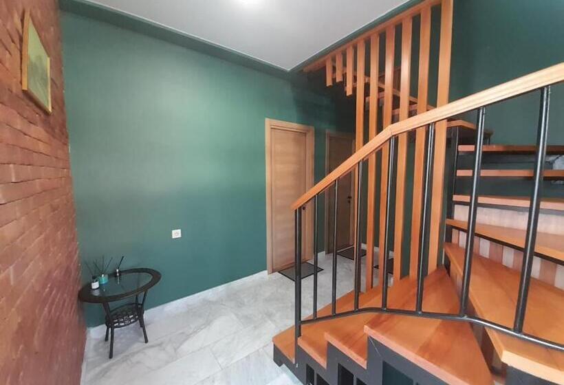 Economy Triple Room, Aragvi