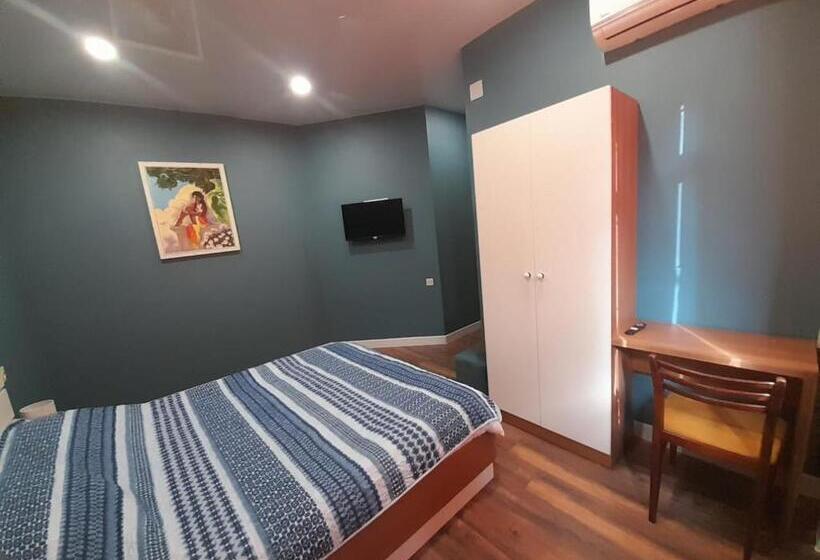 Economy Triple Room, Aragvi