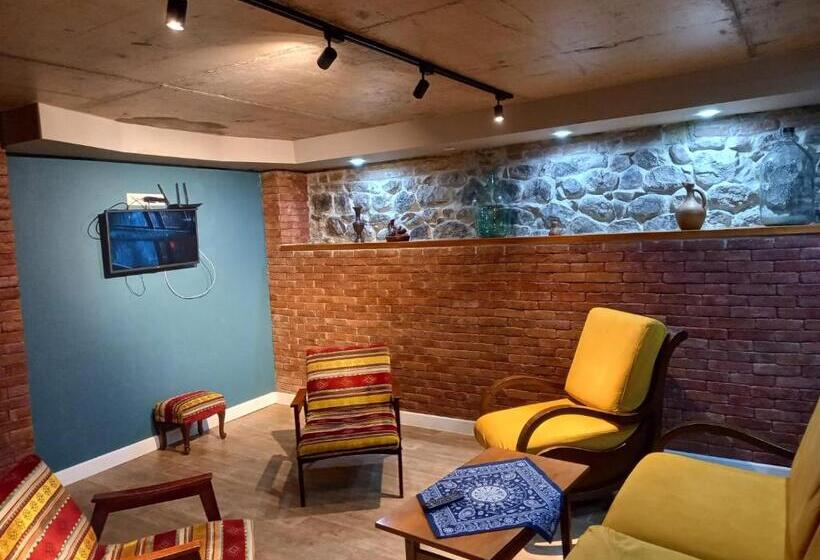 Economy Triple Room, Aragvi